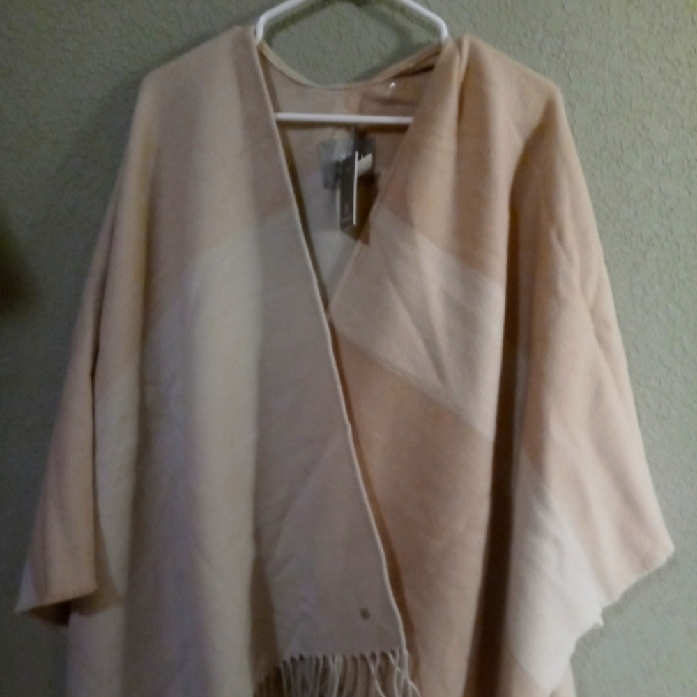 Beautiful and brand new women's wrap.